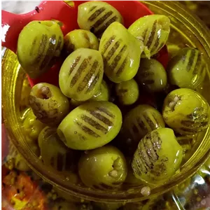 زیتون کبابی با روغن زیتون فرابکر محلی وزن 1کیلو  ارسال به سراسر کشور. 