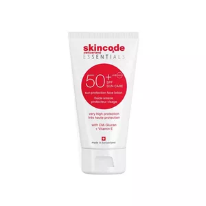 لوسیون ضد آفتاب بی رنگ spf 50 اسکین کد سری ESSENTIALS مدل daily care مناسب انواع پوست حجم 50 میل