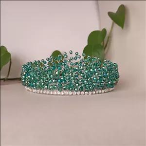 تاج سبز  درخشان با ارتفاع 5سانت و نگین زیر 