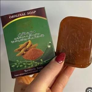 صابون زرد چوبه برای رفع لک و اکنه و رفع جوش سرسیاه  حاوی روغن ارگان و عسل شفاف کننده صورت ورفع چین و چروک