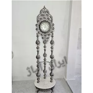 ساعت ایستاده نقره ای