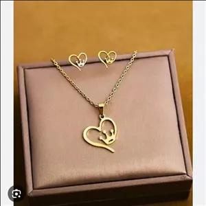 نیم ست گوشواره و پلاک قلبی تاج