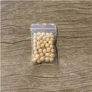شکلات دراژه سفید رنگ بسته تقریبا ده گرمی(قیمت یک بسته)