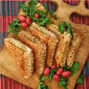 سمبوسه پیتزایی با سوسیس یا مرغ وزن 100 گرم .حداقل سفارش 10 عدد . پس کرایه 