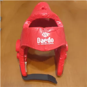 کلاه تکواندو تزریقی طرح daedo رنگ قرمز