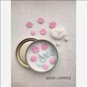 شمع قوطی معطر (شخصی‌سازی) با کلمه لاو یا اسم دلخواه