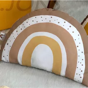کوسن نیم دایره رنگین کمون نسکافه ای خالدار