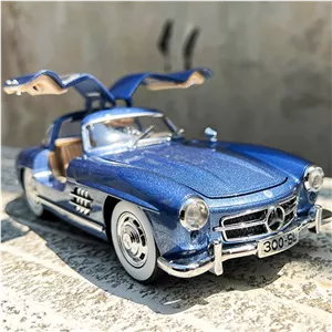 ماکت ماشین مدل بنز SL300 کلاسیک دایکست فلزی مقیاس 124 7K3