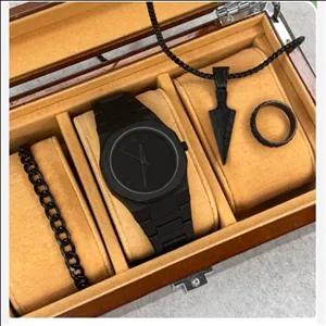 ساعت مچی مردانه فول بلک کیفیت عالی همراه ست هدیه 