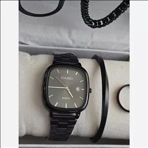ست مردانه  ساعت کاسیو  همراه گردنبند کارتیر ماری پیچی  حلقه استیل و ضدآب به همراه جعبه کادویی و باتری ید