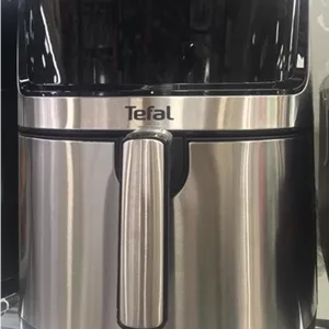 سرخ کن بدون روغن تفال مدل 5106 ظرفیت 12 لیتر، 2400 وات، دو المنت، صفحه لمسی و 8–10 برنامه پخت اتوماتیک.