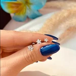 پیرسینگ گوش ستاره نگینی