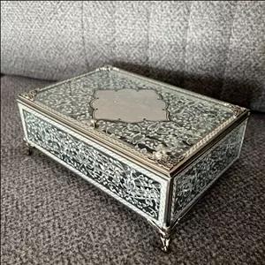 جعبه تی بگ ،قاشق چنگال،جواهرات تذهیب از کالکشن گالری نقره نگار