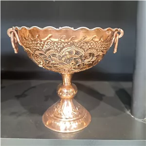 کاسه تک پایه سیاه قلم  مسی سایز  4ارتفاع 25  سانت گوشواره دار