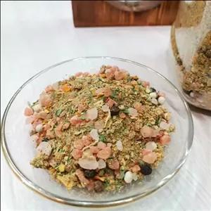 نمک طعم دار سالاد درجه یک خانه ادویه در بسته بندی های 100 گرمی