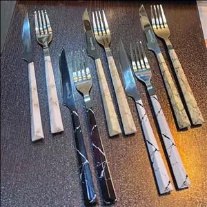 کاردچنگال یک تیکه کاردوچنگال سه بعدی طرح سنگ 6کارد و6چنگال باهم قیمت ویژه مدت محدود.ارسال بالای 500هزارتومان داریم 