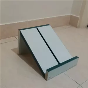 جای دمپایی حمام و سرویس بهداشتی.اگر  از دمپایی های پر آب  حمام و سرویس خسته شده اید حتما این محصول کاربردی را تهیه کنید.