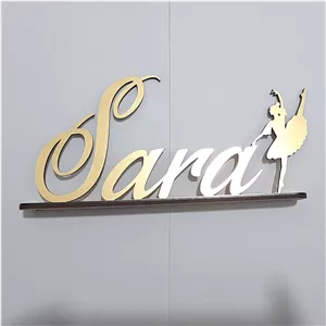 استند اسم سارا طلایی پس کرایه