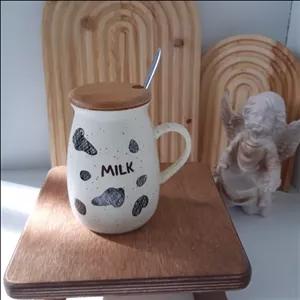 ماگ فانتزی مدل میلک milk درب بامبو به همراه قاشق گنجایش 300 میل
