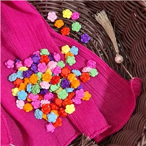 خرجکار گُل پلاستیکی هر50 عدد(7رنگ ،رندم )،بین کاری سوراخ دار