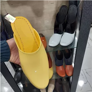 نعلین ورنی دررنگ و سایز مختلف 