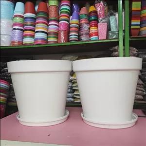 گلدان پلاستیکی رویال3500سفید دارای زیره و مخزن آب 