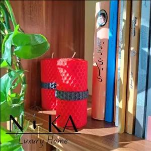 شمع موم عسلی قرمز  با نوار مشکی با فیتیله طبیعی موم عسل