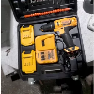 دریل چکشی و پیچ گوشتی شارژی دیوالت مدل DEWALT DCD771