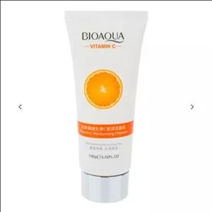 فوم شستشوی صورت بی آکوا مدل Vitamin C مناسب انواع پوست 