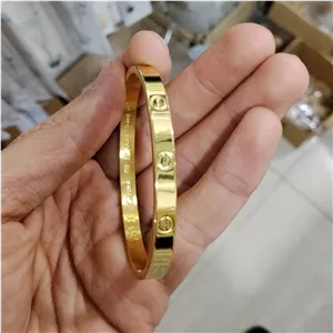 دستبند النگویی رنگ ثابت مدل کارتیر لاو