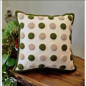 کوسن پانچ دوزی طرح توپ توپی دست دوز