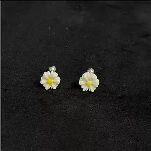 پیرسینگ گل بابونه