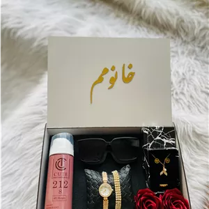 (ارسال رایگان) باکس هدیه زنانه و دخترانه لاکچری ساعت و دستبنداسپری عینک نیم ست باکس چوبی کادو 16