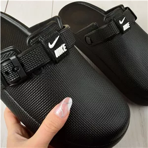 دمپایی حمام مدل جلو بسته UGG BK.1993