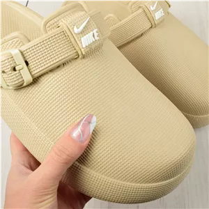 دمپایی حمام مدل جلو بسته UGG NCF.1993