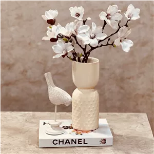 گلدون سفید سرامیکی باریک