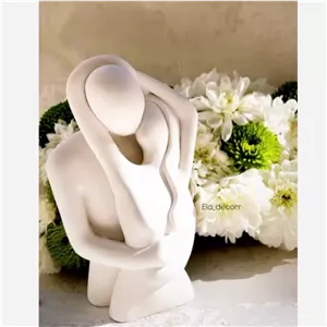تندیس آغوش