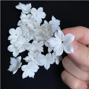 خرجکار گل خمیری 5پر سفید متوسط