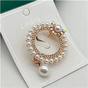 گل سینه مرواریدی با آویز مروارید جذاب و فانتزی رنگ ثابت 