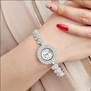 ساعت نقره زنانه صفحه گرد  ویولت تمام نقره با عیار 925  با دو سال گارانتی و کارت گارانتی و روکش طلا سفید (پس کرایه)