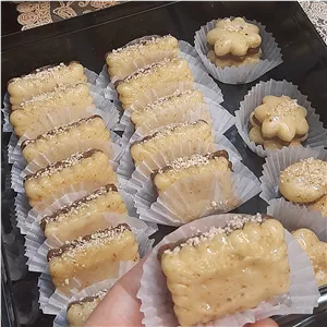 باقلوا دورنگ دارچین و بادام(پس کرایه)