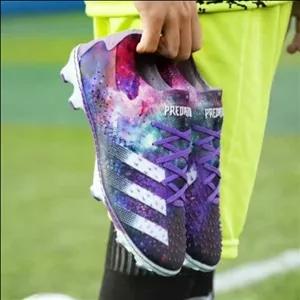 کفش فوتبال چمن استوک دار پریداتور آدیداس خاردار پسرانه و مردانه  سایز 35 و 43 کهکشانی 