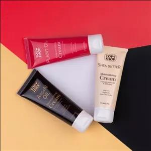 کرم مرطوب کننده تاپ شاپ مدل Lavender  و  روغن مقوی و کلاژن 75 میل\nTop Shop Lavender Moisturizing Cream 75 ml\n\n