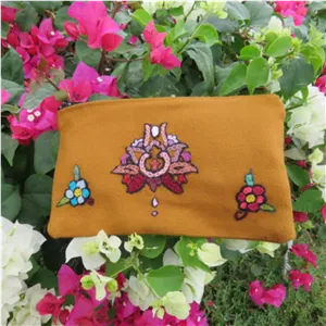  پته دوزی (کیف پته دوزی زیپدار)،جای لوازم سنتی پته دوزی،هدیه مهمان خارجی دست دوز،پته دریا،هنر پته صنایع دستی سوغات کرمان 