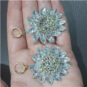 گوشواره نگینی طرح خورشید 