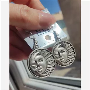 گوشواره ورشو طرح خورشید و ماه 