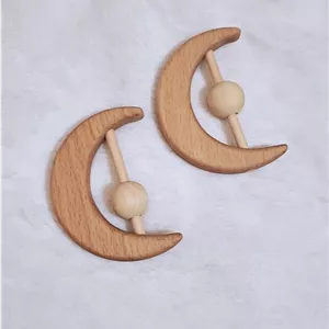 جغجغه چوبی ماه جنس چوب راش