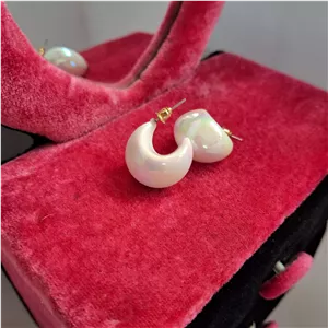 گوشواره ی زنانه و دخترانه میخی طرح صدف