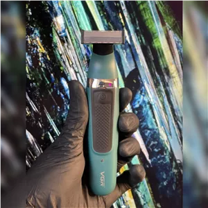 بادی گروم وی جی آر  ژیلت برقی دو کاره  هم اصلاح بدن هم شیور  شارژی  باطری لتیومی  90دقیقه شارژ نگه میداره اورجینال 