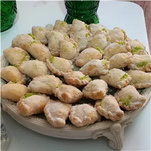 قطاب گردویی پس کرایه تحویل با اسنپ با مغزی گردو و پودر هل و گلاب 1 کیلو گرم ارسال با تیپاکس